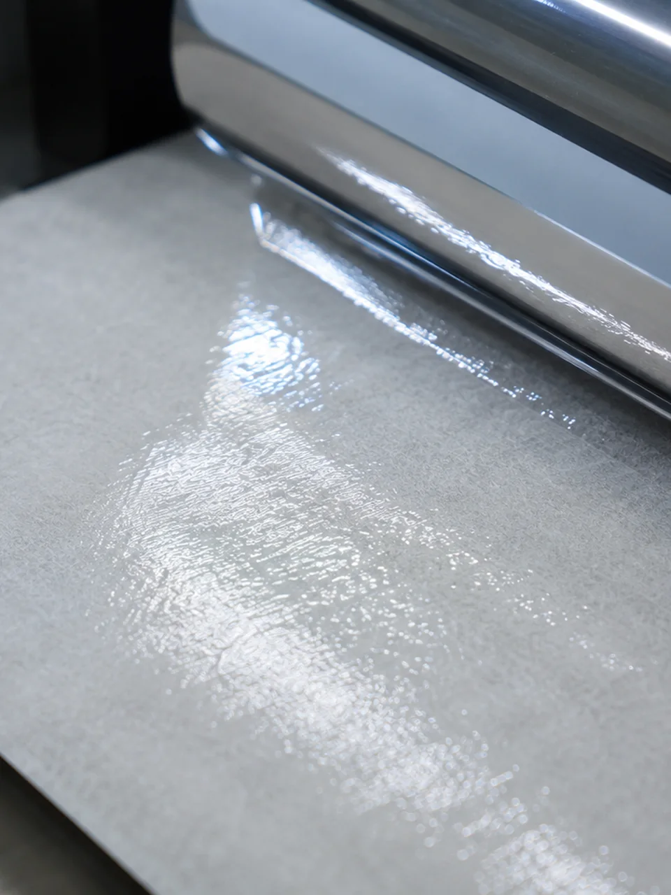 Silikonbeschichtung auf Backtrennpapier im Produktionsprozess